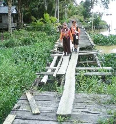 Kondisi jalan di Desa Koto Kandis.