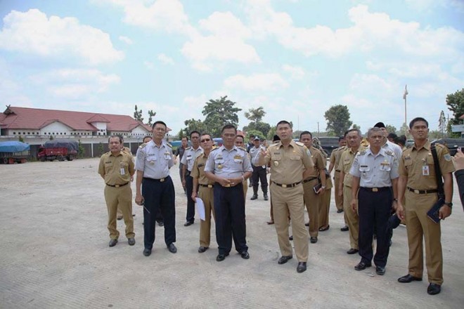 Walikota Jambi saat meninjau Terminal Truk dan Pasar Induk menegaskan kepada SKPD terkait untuk segera melakukan pembenahan sejumlah fasilitas. 