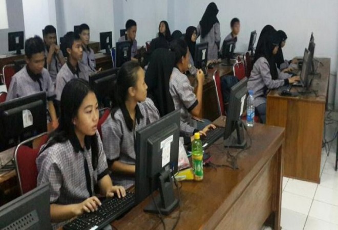 Fasha menjelaskan, saat ini ada beberapa sekolah sudah siap untuk melaksanaan UN online. Seperti, di SMPN 1 dan SMAN 1 Kota Jambi.