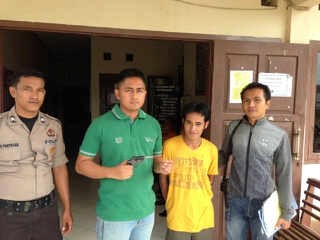 Kades pemilik pistol dan pelaku tindak kekerasan dibekuk aparat keamanan. 