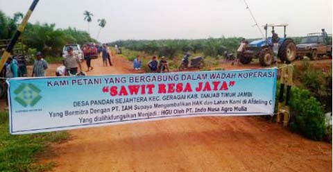 Ratusan Petani melakukan aksi pendudukan lahan PT Indonusa Agromulya.