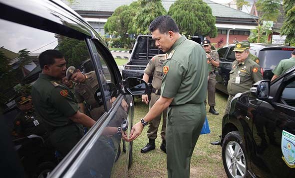 Walikota Jambi menegaskan akan menahan kendaraan dinas milik pejabat Pemkot yang tidak pasang stiker.