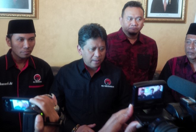 Sekjend DPP Hasto Kristianto bersama Cak Lontong.