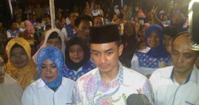 Zumi Zola malam (17/11), secara resmi melakukan pengukuhan tim relawan Jambi Lebih Baik untuk Kecamatan Jambi Selatan. 