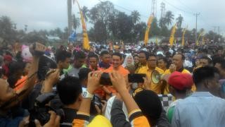 Ribuan warga tebo sangat antusias saat mengikuti jalan santai bersama Zola.
