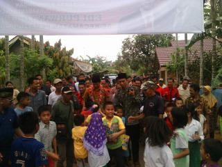 Kedatangan Cawagub Edi Purwanto disambut hangat warga Selat.