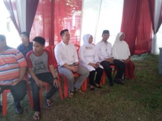 Terlihat dari kiri, Ihsan Yunus, Istri Edi Purwanto, Edi Purwanto, dan Ibu Edi Purwanto