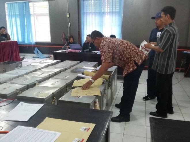 Pleno di tingkat PPK yang berlangsung di Kantor Camat Telanaipura.