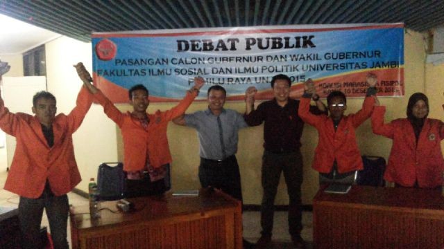 Dua pasangan calon saat ikuti debat publik.