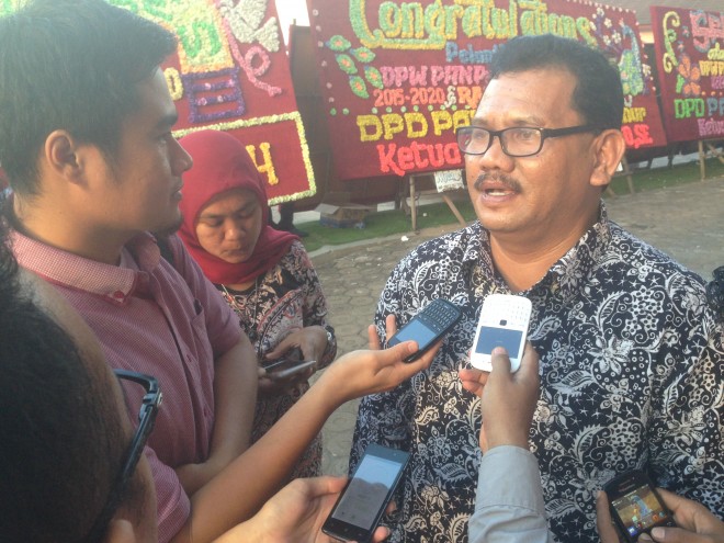 Bacabup Sarolangun, Asad Isma saat diwawancarai sejumlah wartawan.