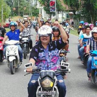  Bacabup Sarolangun, Asad Isma diarak ratusan massa pendukung dengan menggunakan sepeda motor menuju kantor DPD NasDem sarolangun