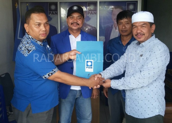 Bacawabup Tantowi Jauhari juga ikut ambil bagian untuk mengambil formulir di DPD PAN.