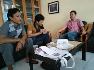 Masyarakat yang mendatangi KPU Muaro Jambi meminta informasi terkait pencalonan Paslon perseorangan.