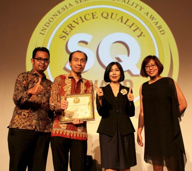 KIRI-KANAN. Gerry dan Jimmy Auw (Lenovo Indonesia) - Yuliana Agung (Carre CCSL) - Fransisca Maya (Lenovo Indonesia)