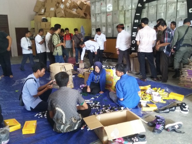PJ Arief Munandar kroscek persiapan logistik di KPU Sarolangun.