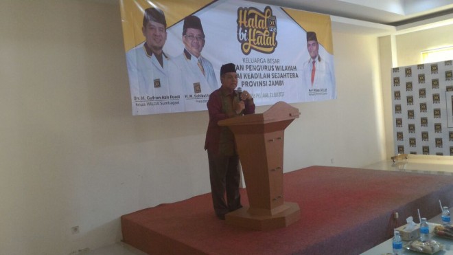Usman Ermulan saat memberikan sambutan. 