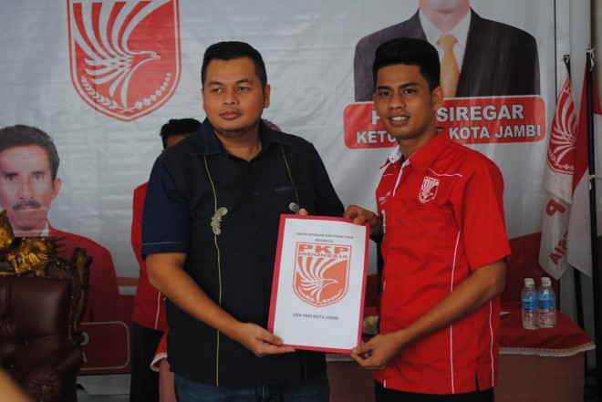 Tim Fasha Center, ketika mengambil formulir di Kantor DPK PKPI Kota Jambi