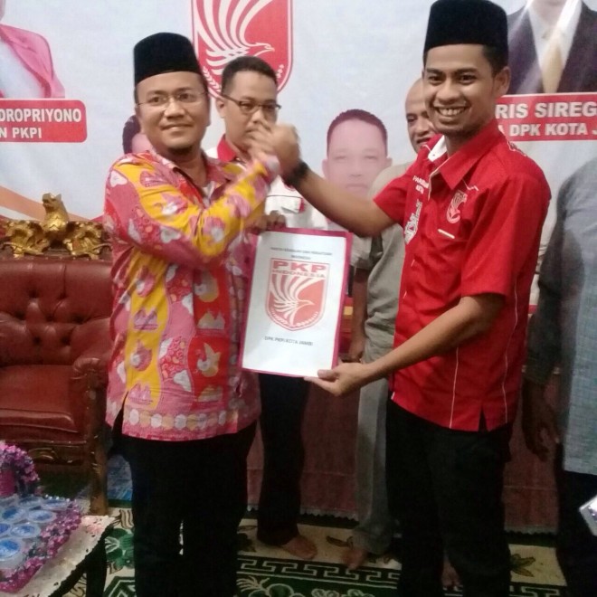 Maulana kembalikan formulir ke DPK PKPI Kota Jambi