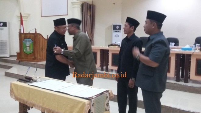 Harmonisasi Ketua DPRD, H M Syaihu dan Bupati, Drs H Cek Endra bersama dua pimpinan dewan, Amir Mahmud dan Hapis Habiallah