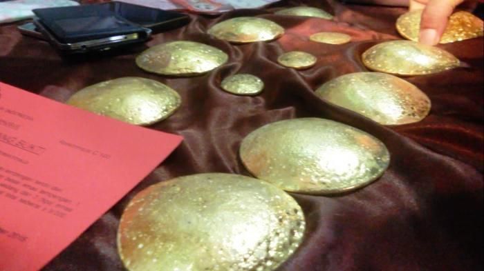 Bentuk kepingan emas dok