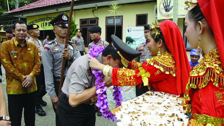Wabup menyambut kedatangan Kapolda.