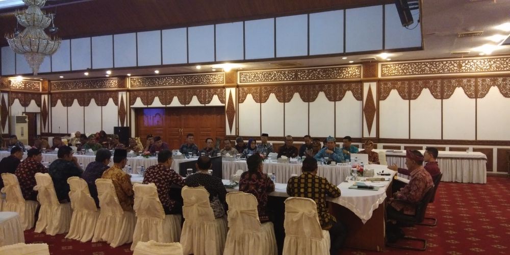 Gubernur Jambi Zumi Zola Pimpin Rapat kerja seluruh Organisasi Perangkat Daerah (OPD) Pemerintah Provinsi Jambi.