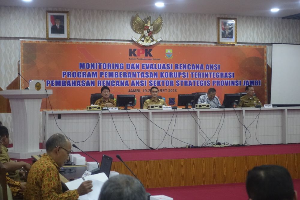  Zumi Zola Hadir pada kegiatan monitoring dan evaluasi (monev) rencana aksi program pemberantasan korupsi terintegrasi dan pembahasan aksi sektor strategis Provinsi Jambi.
