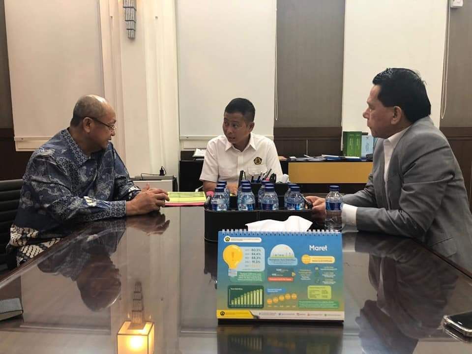 Bupati Sarolangun, Drs H Cek Endra melakukan pertemuan dengan Menteri Energi dan Sumber Daya Mineral (ESDM) RI, Ignasius Jonan. Pertemuan digelar Senin (2/4), di Kantor Kementerian ESDM, Jalan Medan Merdeka Selatan, Jakarta Pusat. 
