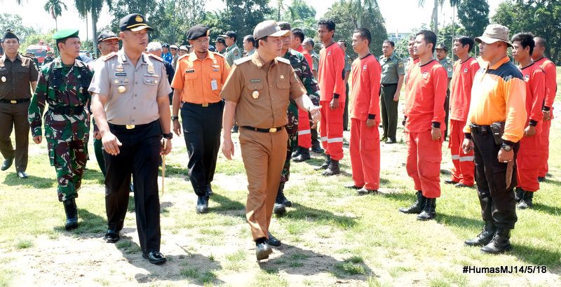 Wabup mengecek pasukan.