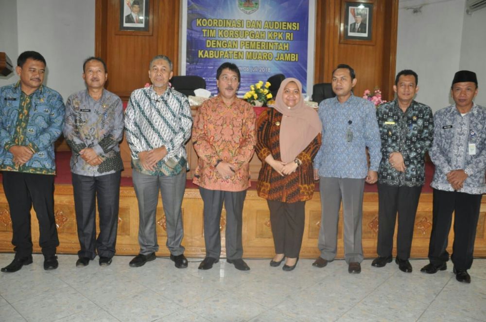 Bupati, Wabup , Sekda foto bersama Tim Korsupgah KPK RI. 