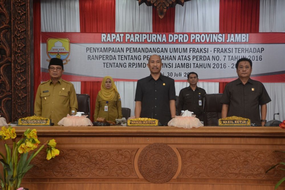 Plt Gubernur Fachrori Umar Hadir Paripurna.