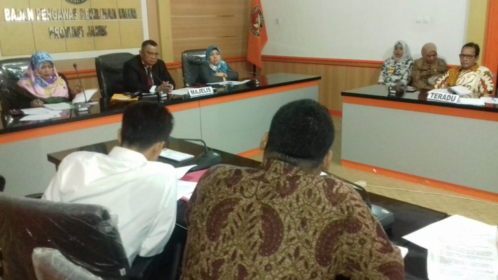 DKPP saat menggelar sidang dugaan pelanggaran kode etik di Kantor Bawaslu Provinsi Jambi