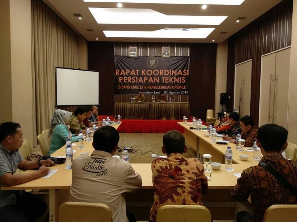 Suasana Rakornis DKPP terkait persiapan sidang pemeriksaan dugaan pelanggaran etika anggota KPU dan Panwaslu Kabupaten Kerinci