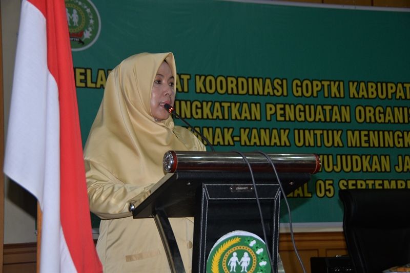Ketua Dharma Wanita Persatuan (DWP) Provinsi Jambi sekaligus Ketua DPD GOPTKI Provinsi Jambi Hj.Neta Aryani Dianto.