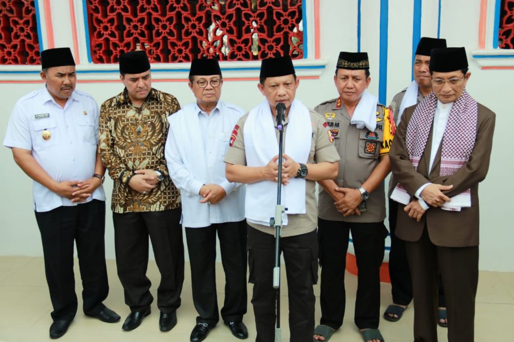 Plt Gubernur Jambi Fachrori Mendampingi Kapolri  Jederal Polisi Prof H. Muhammad Tito Karnavian, Ph.D, dalam rangka Sosialisasi Pencegahan Bahaya Terorisme dan Radikalisme, bertempat di Mesjid Baitul Rahmah Desa Talang Pantai Kec. Bungo Dani. Rabu (26/09/2018).