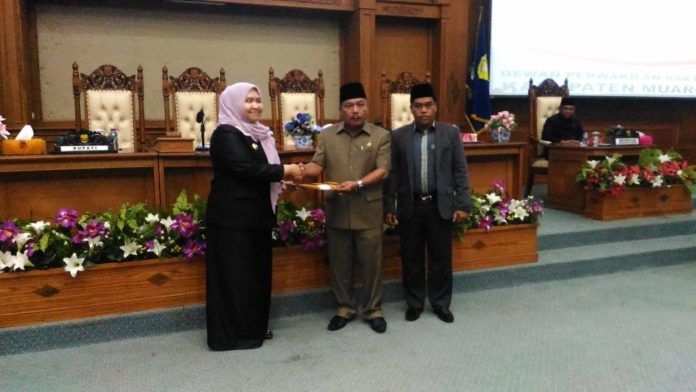 Bupati masnah menyampaikan Nota Keuangan APBD 2019