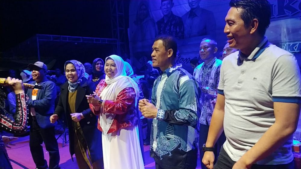 Bupati, ketua DPRD dan sekda turut memeriahkan acara