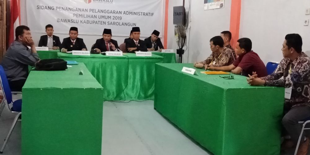 Suasana sidang putusan penanganan pelanggaran administrasi Pemilu 2019 di Bawaslu Sarolangun pada Rabu 24 Oktober 2018.