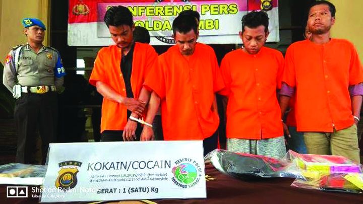 Pelaku dan Barang Bukti Kokain