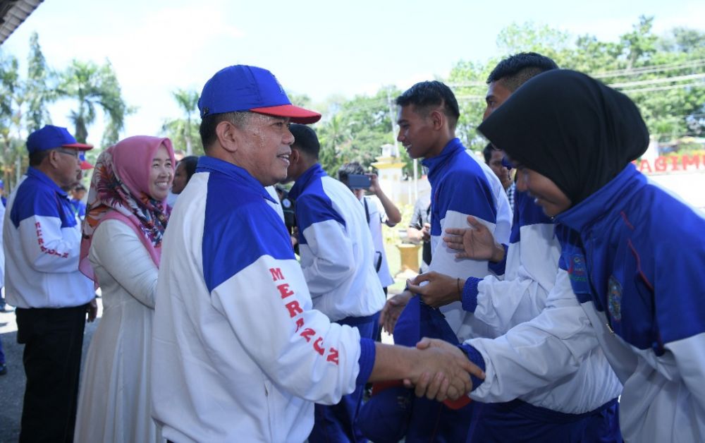 Bupati Al Haris Saat Melepas Atlet yang Mengikuti Porprov di Kota Jambi