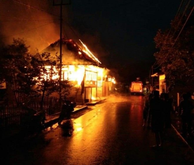 Korban Api yang Menghanguskan Rumah Warga