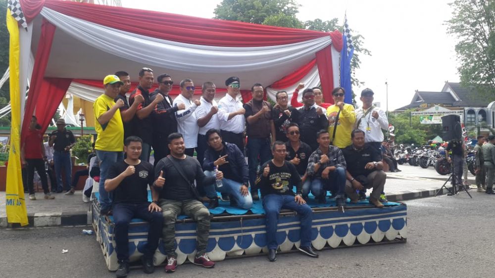 Fasha Foto Bersama Pembalap