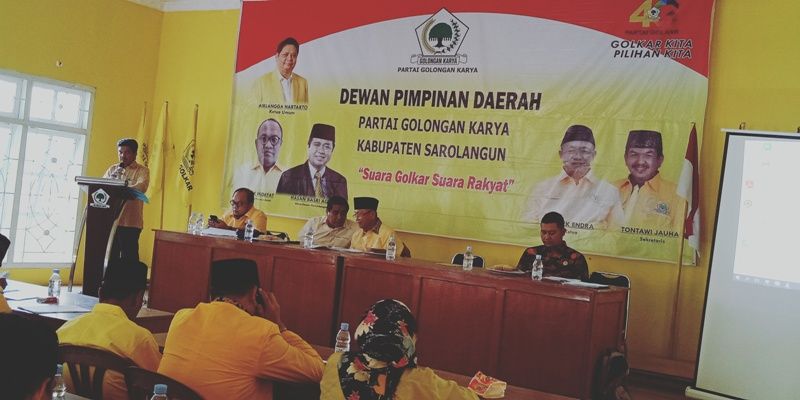 Kata sambutan sekretais Golkar, Tontawi Jauhari pada acara koordinasi dan Bimtek Caleg Golkar Sarolangun pada Senin (23/12). Terlihat Hadir, H Hasan Basri  Agus (HBA), H Cek Endra dan H Pahrul Rozi