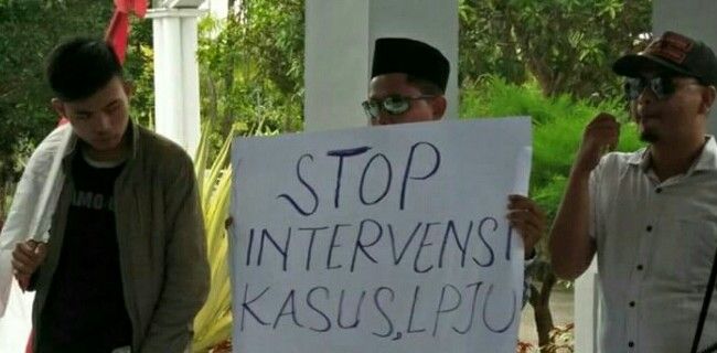 Aksi Unjuk Rasa Sejumlah Aktivitas Anti Korupsi di Kejaksaan Negeri Muara Tebo