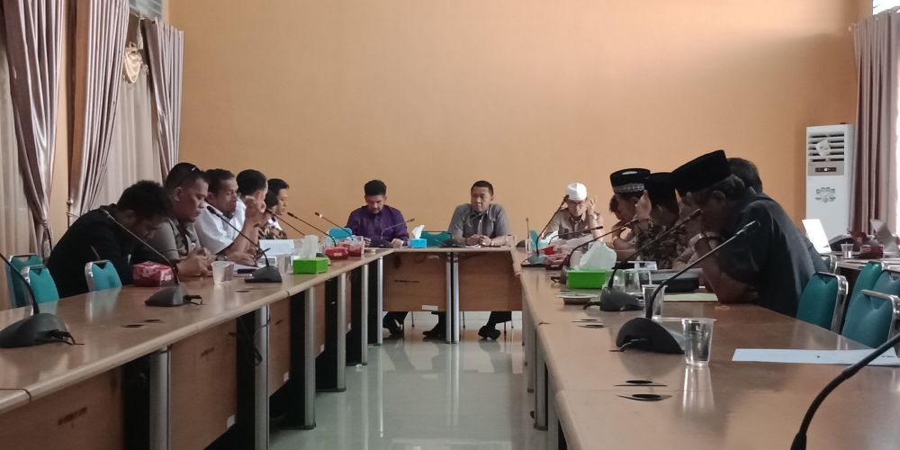 Suasana pertemuan anggota DPRD Sarolangun dengan Komisioner KPU, Rabu (9/1) 