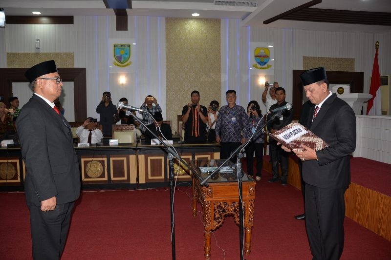 Sekda Provinsi Jambi H M Dianto Saat Mengukuhkan Kepala Perwakilan BPKP Provinsi Jambi