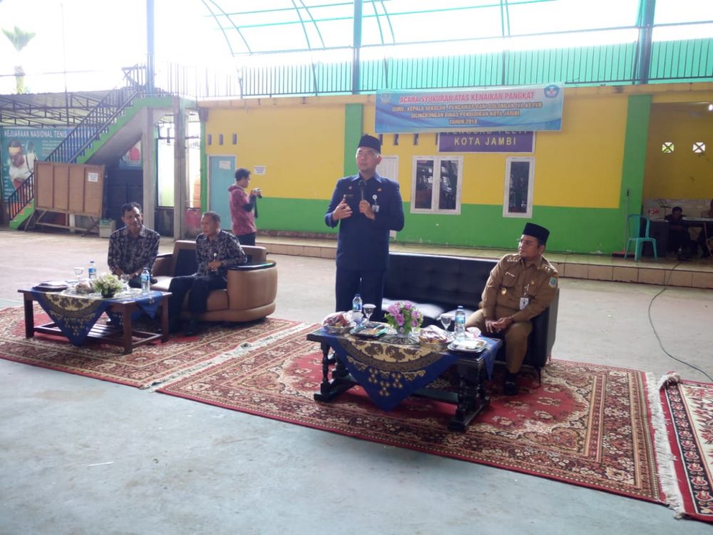 Walikota Jambi Memberikan Sambutan pada Acara Sukuran Kenaikan Pangkat Guru