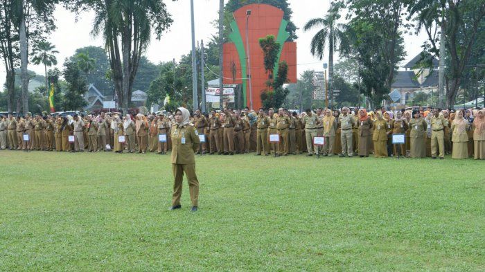 ASN Kota Jambi Ketika Melaksanakan Upacara