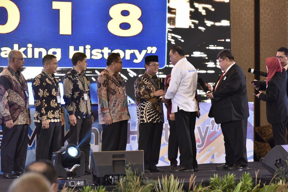 Plt Gubernur Jambi, Fachrori Umar  menerima hasil evaluasi SAKIP dari Menteri  PAN RB