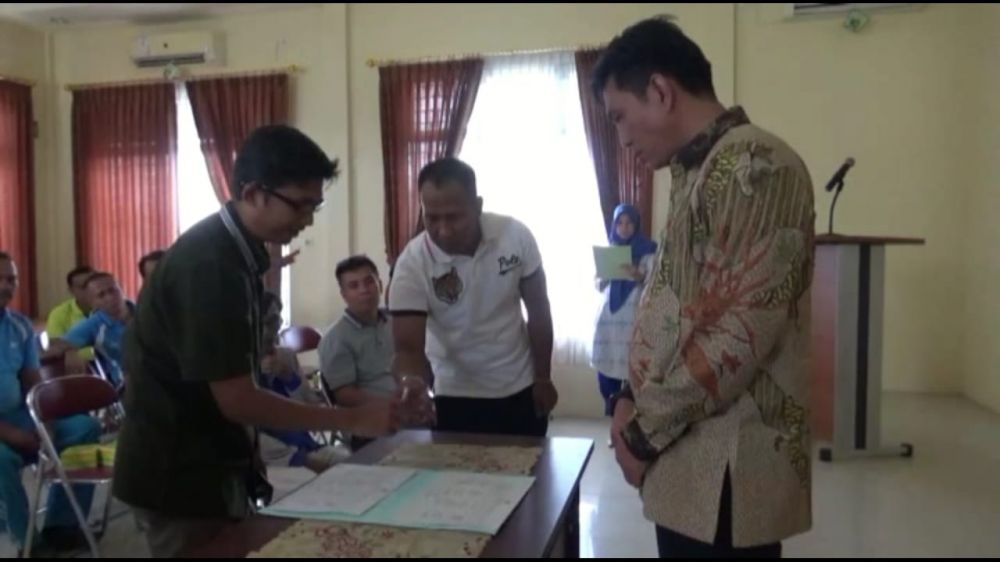 Sekda Fadhil Menyaksikan Penanda Tangan Kesepakatan